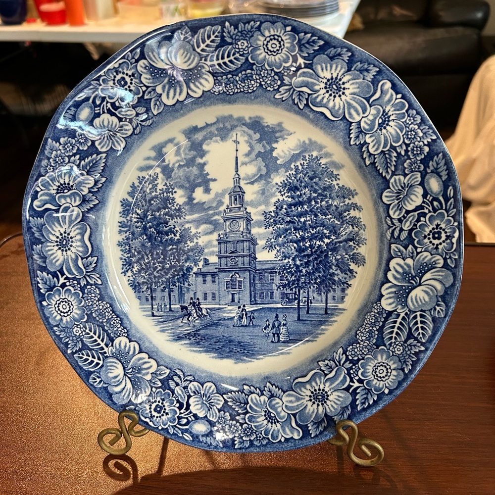 Vintage liberty blue 10 inch dinner plates featuring independence Hall, 2 in set